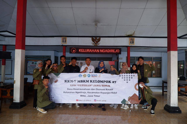 Kedatangan Kelompok 27 KKNT yang disambut langsung oleh Pak Lurah Kelurahan Ngadirejo. (Sumber : Dokumen Pribadi)