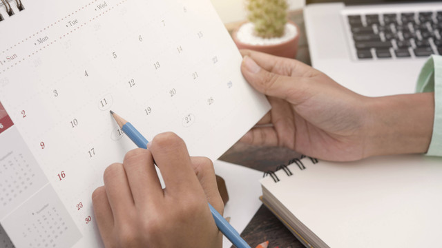 Ilustrasi kalender. Foto: NaMong Productions/Shutterstock.
