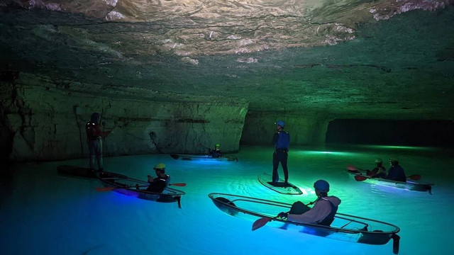 Tur paddleboarding tambang kapur terbengkalai di Amerika Serikat. Foto: Instagram/@supkentucky