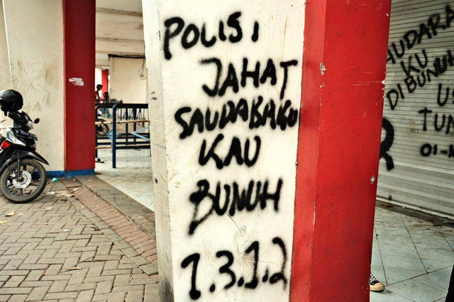 Tulisan 'Polisi Jahat Saudaraku Kau Bunuh 1.3.1.2' di sekitar Kanjuruhan. Foto: Dok. Istimewa