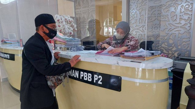 Dalam rangka hari jadi Kabupaten Indramayu ke-495, Pemerintah Kabupaten Indramayu meluncurkan program keringanan pokok pajak bumi dan bangunan perdesaan dan perkotaan (PBB-P2) dan penghapusan sanksi administrasi pajak daerah. (Tomi Indra)