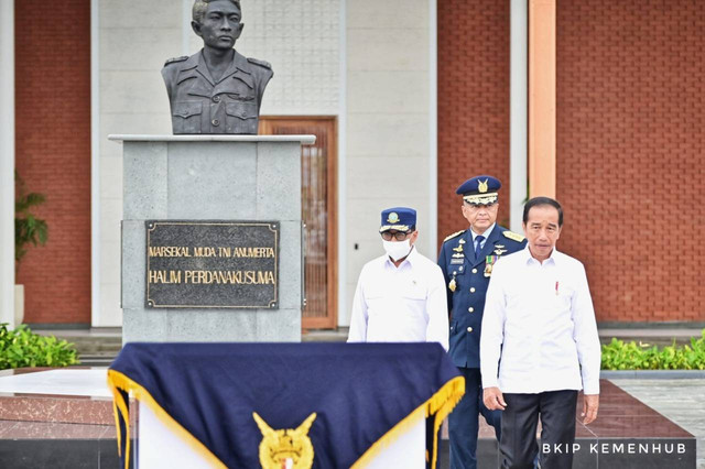 Presiden Jokowi resmikan Terminal VVIP Bandara Halim Perdanakusuma, Rabu (5/10/2022). Foto: Kemenhub