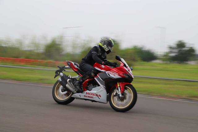 Test ride Honda CBR250RR di Astra Honda Motor Safety Riding and Training Center (AHMSRTC) Deltamas, Cikarang (5/10). Foto: dok. Astra Honda Motor