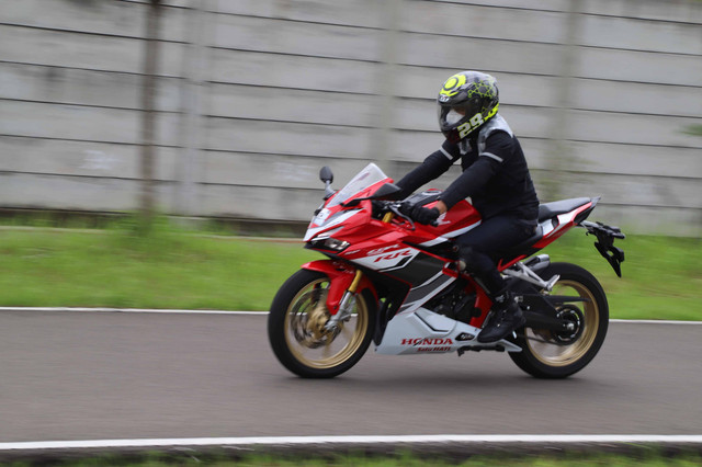 Test ride Honda CBR250RR di Astra Honda Motor Safety Riding and Training Center (AHMSRTC) Deltamas, Cikarang (5/10). Foto: dok. Astra Honda Motor