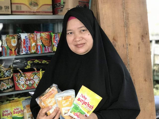 Urai, pembuat produk minuman jahe bajakah.  Foto: dokumentasi pribadi