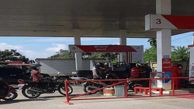 Antrean di  SPBU Kabupaten Kuansing, Riau. (ROBI SUSANTO/SELASAR RIAU)