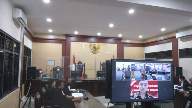 Indra Kenz dituntut 15 tahun penjara, Rabu (5/10). Foto: Dok. Istimewa