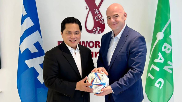 Erick Thohir bertemu dengan Presiden FIFA, Gianni Infantino, di Doha, Qatar, Rabu (5/10/2022). Foto: Kementerian BUMN