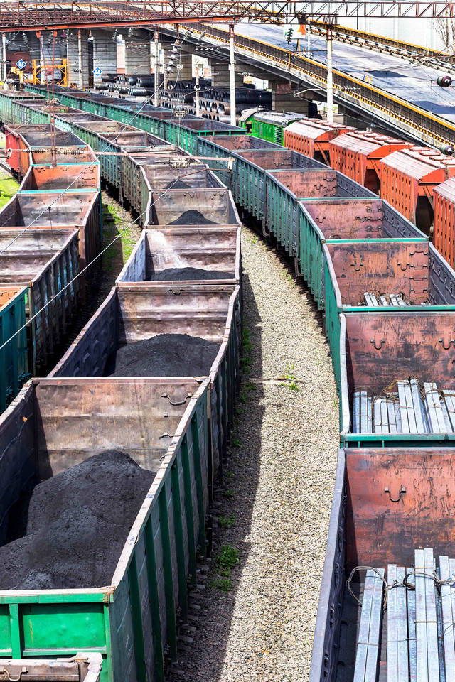 Ilustrasi kereta kargo. Foto: A_Lesik/Shutterstock