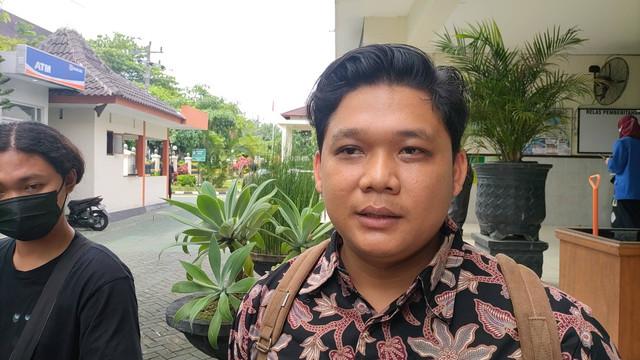 Direktur Lembaga Bantuan Hukum (LBH) Yogyakarta Julian Duwi Prasetia Foto: Arfiansyah Panji/kumparan