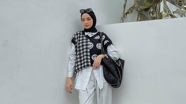 Ilustrasi padu padan outfit pattern. Foto: Instagram.com/liza.rosalita