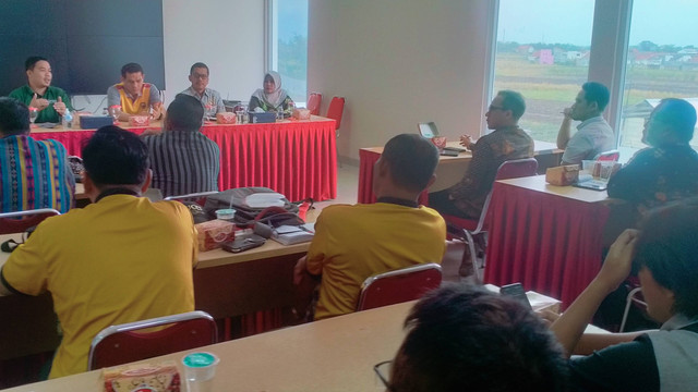 Rapat Koordinasi (Rakor) terkait pelaksanaan kompetisi dan open turnamen di Kabupaten Brebes paska tragedi Kanjuruhan, Kamis (6/10/2022), di ruang rapat Sekda Brebes.