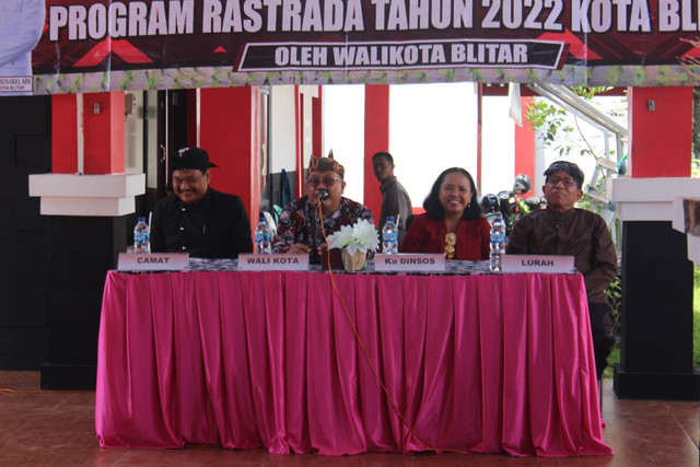 Jajaran petinggi penanggung jawab distribusi Program Rastrada. Kredit: Kelompok KKNT-24/Penulis