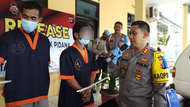 Duda berusia 43 tahun itu terancam hukuman penjara selama 15 tahun karena karena telah melakukan aksi pencabulan terhadap anak di bawah umur. Foto: Lukman Hakim/InfoPBUN
