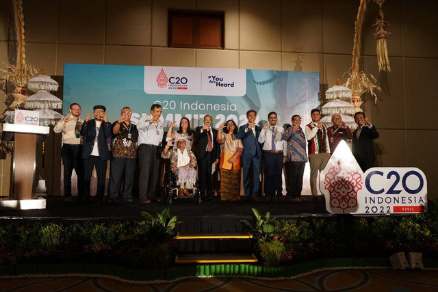 Forum C20 Indonesia Summit 2022 yang berlangsung pada Rabu hingga Jumat (04-07/10/2022), berhasil menarik ratusan peserta dari organisasi masyarakat sipil manca negara. Para peserta yang hadir di Hilton Resort Nusa Dua, Denpasar, Bali, membahas berbagai isu penting di masyarakat dan menyusun rekomendasi untuk disampaikan kepada pihak pemerintah pada forum Konferensi Tingkat Tinggi G20 mendatang.