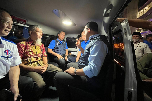 Gubernur DKI Anies Baswedan resmikan sistem tarif integrasi di Halte CSW, Jakarta Selatan, Jumat (7/10). Foto: Haya Syahira/kumparan