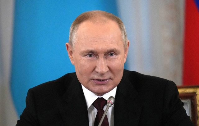Presiden Rusia Vladimir Putin menghadiri pertemuan informal para pemimpin Commonwealth of Independent States (CIS) di Saint Petersburg, Rusia, Jumat (7/10/2022). Foto: Sputnik/Alexei Danichev/Kremlin via REUTERS