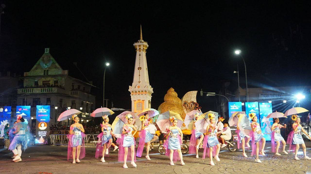Suasana event Wayang Jogja Night Carnival (WJNC) 2022 di kawasan Tugu Jogja, Jumat (7/10/2022) malam. Foto: Maria Wulan/Tugu Jogja