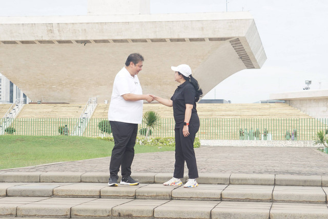 Ketua DPP PDI Perjuangan Puan Maharani menemui Ketua Umum Golkar Airlangga Hartarto di kawasan Monas, Sabtu (8/10). Foto: Iqbal Firdaus/kumparan