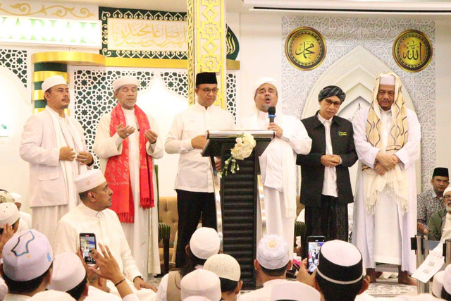 Anies Baswedan menghadiri undangan pernikahan putri Habib Rizieq, Jumat (7/10). Foto: Dok. Istimewa
