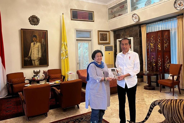 Presiden Jokowi dan Ketum Megawati Soekarnoputri bertemu 2 jam di Batu Tulis. Foto: Dok. PDIP