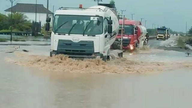 Rekayasa lalu lintas ini untuk meminimalisir kerusakan badan jalan serta mengantisipasi kemacetan yang mengakibatkan pengguna jalan antre berjam-jam. Foto: IST/InfoPBUN