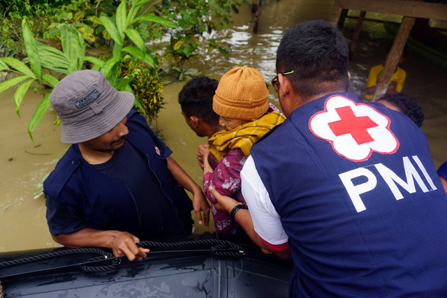 Ilustrasi relawan Palang Merah Indonesia (PMI). Foto: Ririn/ANTARA FOTO