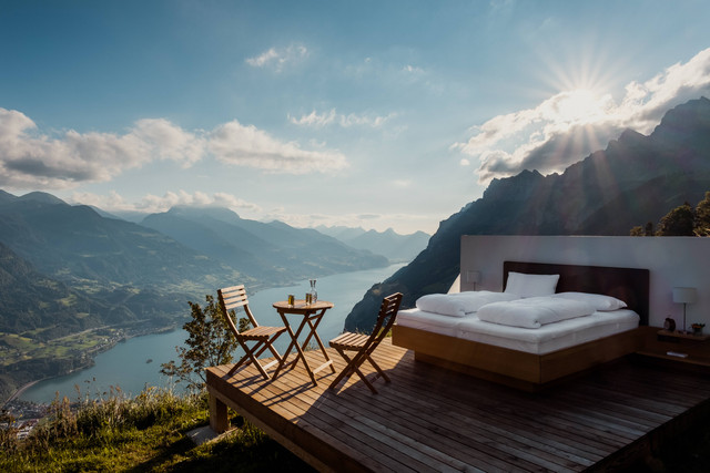 Ilustrasi Hotel Dekat Floating Market Lembang. Foto: Unsplash/Patrick Robert Doyle.