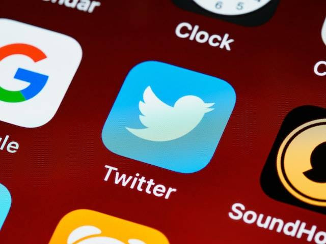 Ilustrasi remove follower Twitter. Foto: unsplash.com/brett_jordan