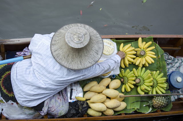 Ilustrasi Floating Market Lembang: Lokasi, Jam Buka, dan Harga Tiketnya. Foto: Unsplash/Stefano Alemani.
