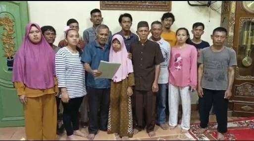 Keluarga besar Zainudin. | Foto: Ist