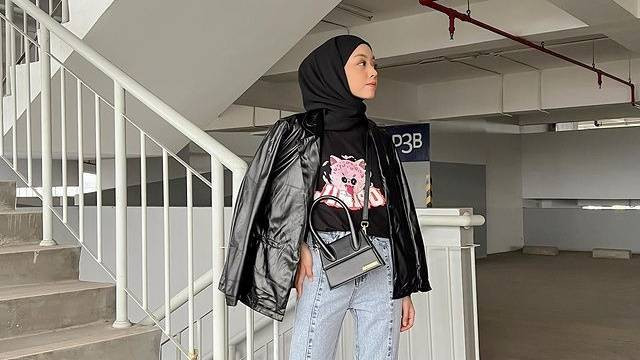 Ilustrasi outfit yang cocok dipadukan dengan sneakers putih. Foto: Instagram.com/meiraniap