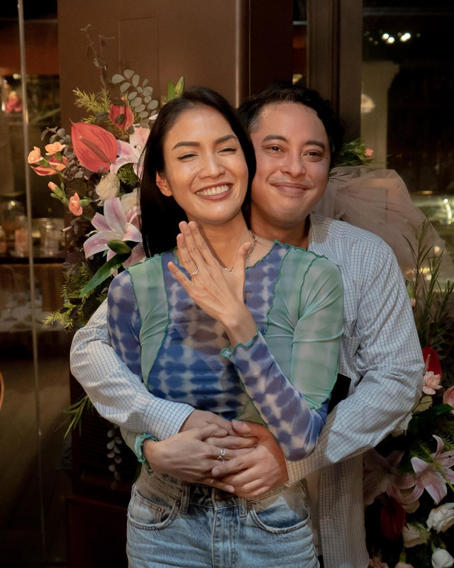 Aulia Sarah dilamar sang kekasih. Foto: Instagram/owliasarah