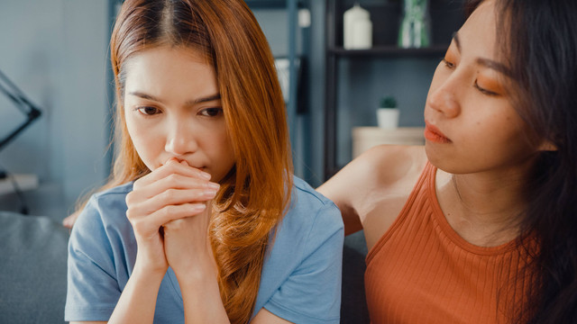 Ilustrasi mendukung orang tersayang yang mengidap gangguan mental. Foto: Tirachard Kumtanom/Shutterstock