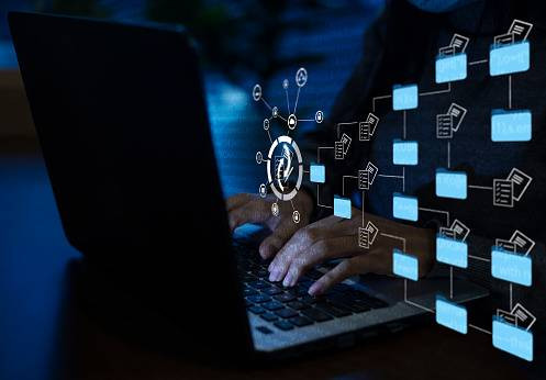 Ilustrasi menerapkan cara hapus sampah di laptop. Foto: Unsplash.com