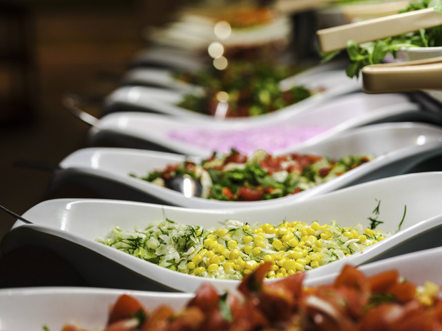 Buffet adalah Salah Satu Jenis Penyajian di Restoran, Foto: Unsplash/\engin akyurt