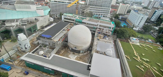 Kondisi fasad Gedung Trisno Soemardjo dan Teater Bintang saat revitalisasi TIM berlangsung. (Dokumentasi pribadi)