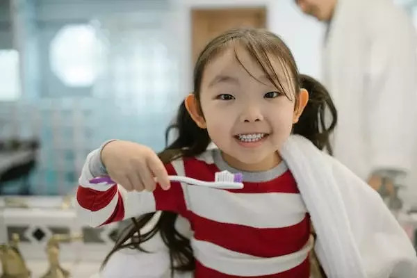 Ilustrasi cara mengajari anak sikat gigi (Sumber: Pexels)
