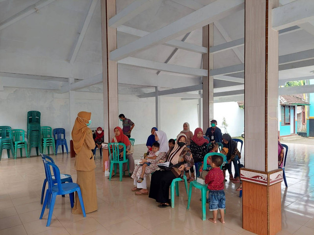 Sosialisasi Imunisasi di Desa Sambirejo. (Dokumen Pribadi, 2022)