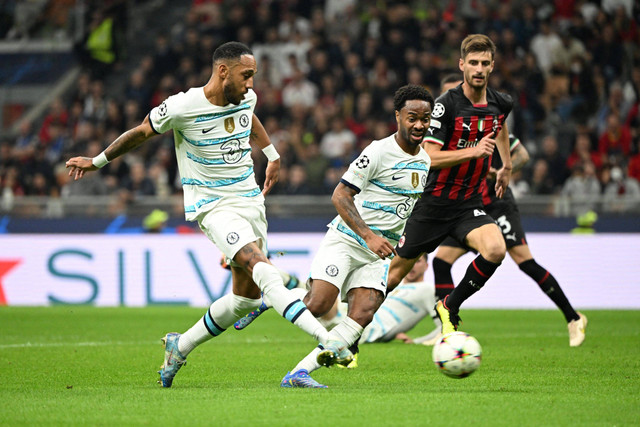 Selebrasi pemain Chelsea Pierre-Emerick Aubameyang mencetak gol ke gawang AC Milan pada pertandingan Grup E Liga Champions di San Siro, Milan, Italia.
 Foto: Alberto Lingria/REUTERS