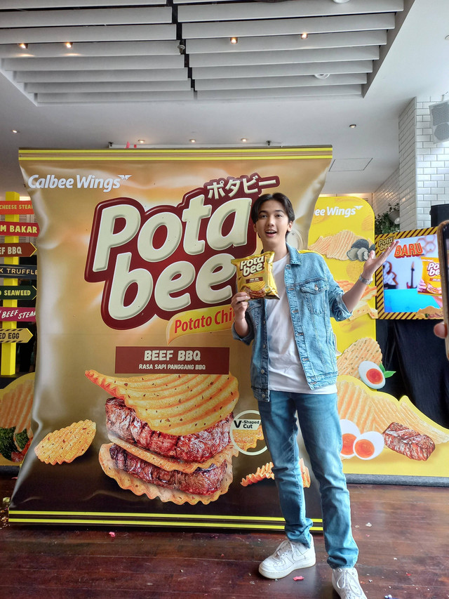 Ari Irham sebagai Brand Ambassador Potabee. Foto: Monika Febriana/kumparan