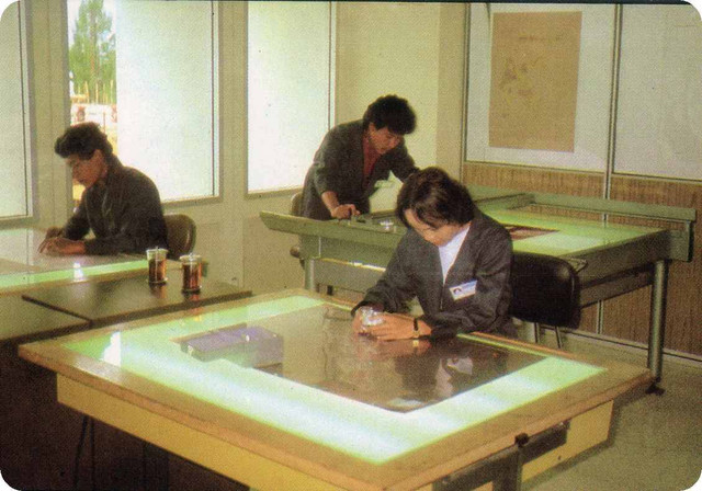 Pekerjaan scribbing untuk pembuatan peta secara manual (Sumber: Bakosurtanal, 2009 )