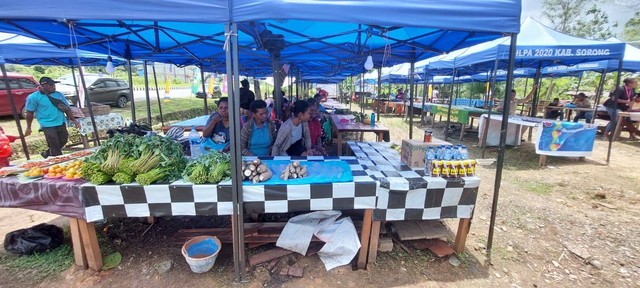 Pameran UMKM di Kabupaten Sorong dalam rangka meningkatkan semangat UMKM.