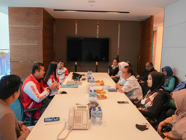 Suasana Meeting antara STIKOM InterStudi dan Akademi ESport Garudaku