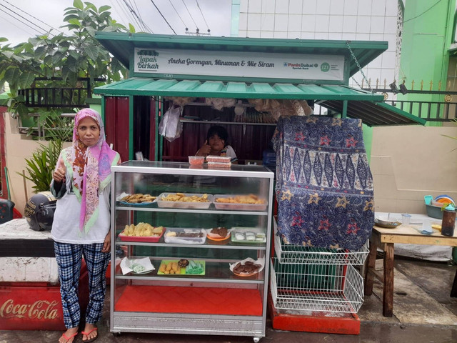 Dulu Berbagi Lapak, Kini Ibu Nurlela Miliki Lapak Sendiri dari IZI-PDSB