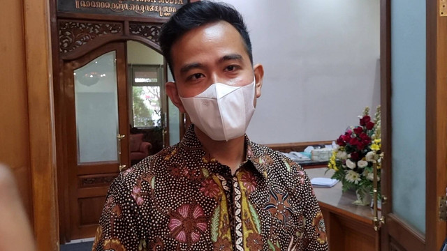 Usai Jokowi, Kini Gibran Dituding Beli Ijazah di Luar Negeri