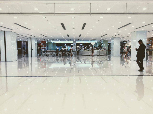 Ilustrasi Rekomendasi Mall di Pekanbaruh, ttps://unsplash.com/@john_cameron