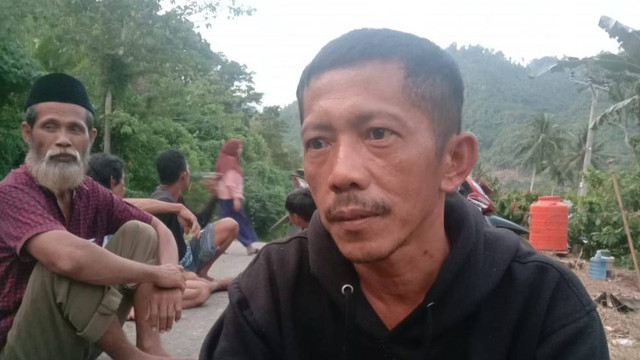 Yusuf (49) menceritakan detik-detik saat banjir bandang dan tanah longsor terjang Dusun Batang Barana, Desa Sondoang, Mamuju. Foto: Dok. Istimewa