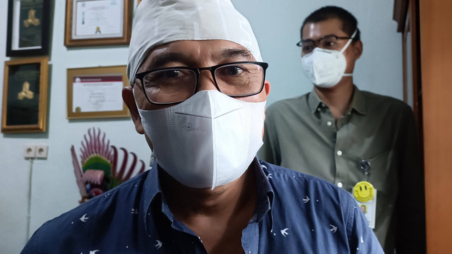 Ketua Ikatan Dokter Anak Indonesia (IDAI) IGN Sanjaya Putra (kiri) dan Divisi Nefrologi RSUP Prof IGNG Ngoerah, Bagus Ngurah Mahakrishna. Foto: Denita BR Matondang/kumparan