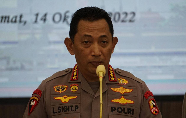 Kapolri Jenderal Listyo Sigit Prabowo memberikan keterangan saat konferensi pers mengenai dugaan kasus penyalahgunaan narkoba terduga TM di Rupatama Mabes Polri, Jakarta, Jumat (14/10/2022). Foto: Jamal Ramadhan/kumparan